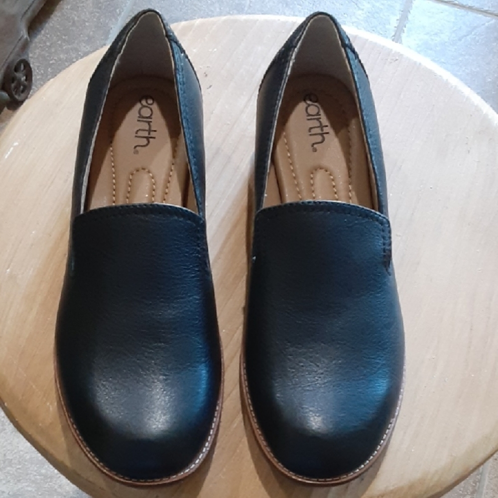 Earth "Edna" Black Leather Loafers - Size 9.5 M - Like New